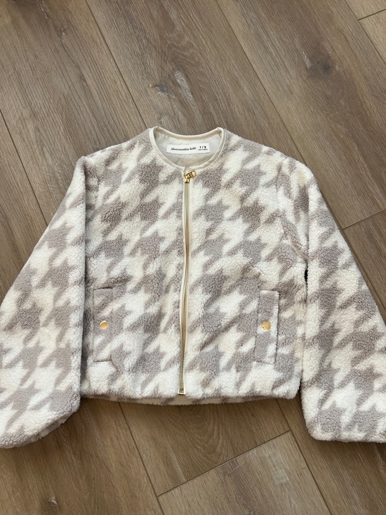abercrombie kids Other - abercrombie kids Cream & Taupe Houndstooth Fleece Zip Jacket